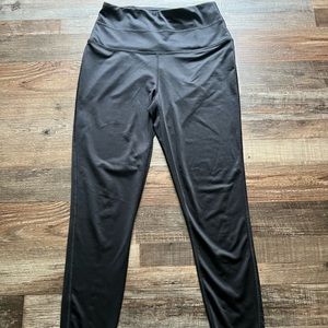 Leggings - Black with zipper pocket on the back